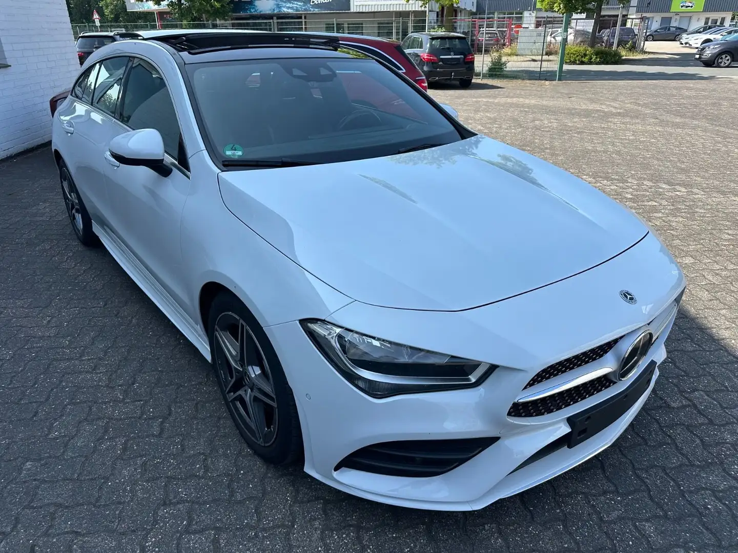 Mercedes-Benz CLA 220 CLA 220 d DCT SB AMG Line Pano Distronic AHK Blanc - 2