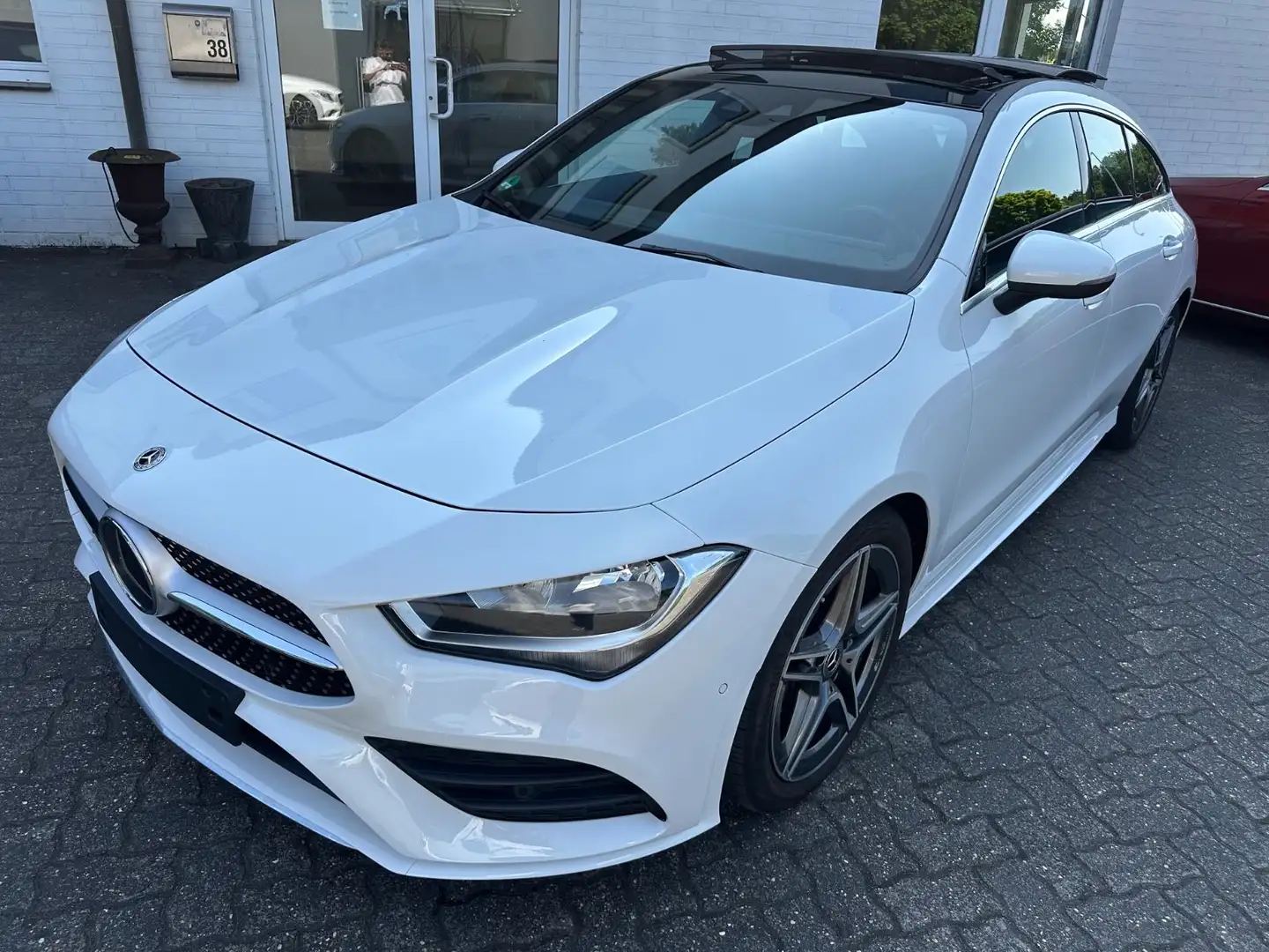 Mercedes-Benz CLA 220 CLA 220 d DCT SB AMG Line Pano Distronic AHK Blanc - 1