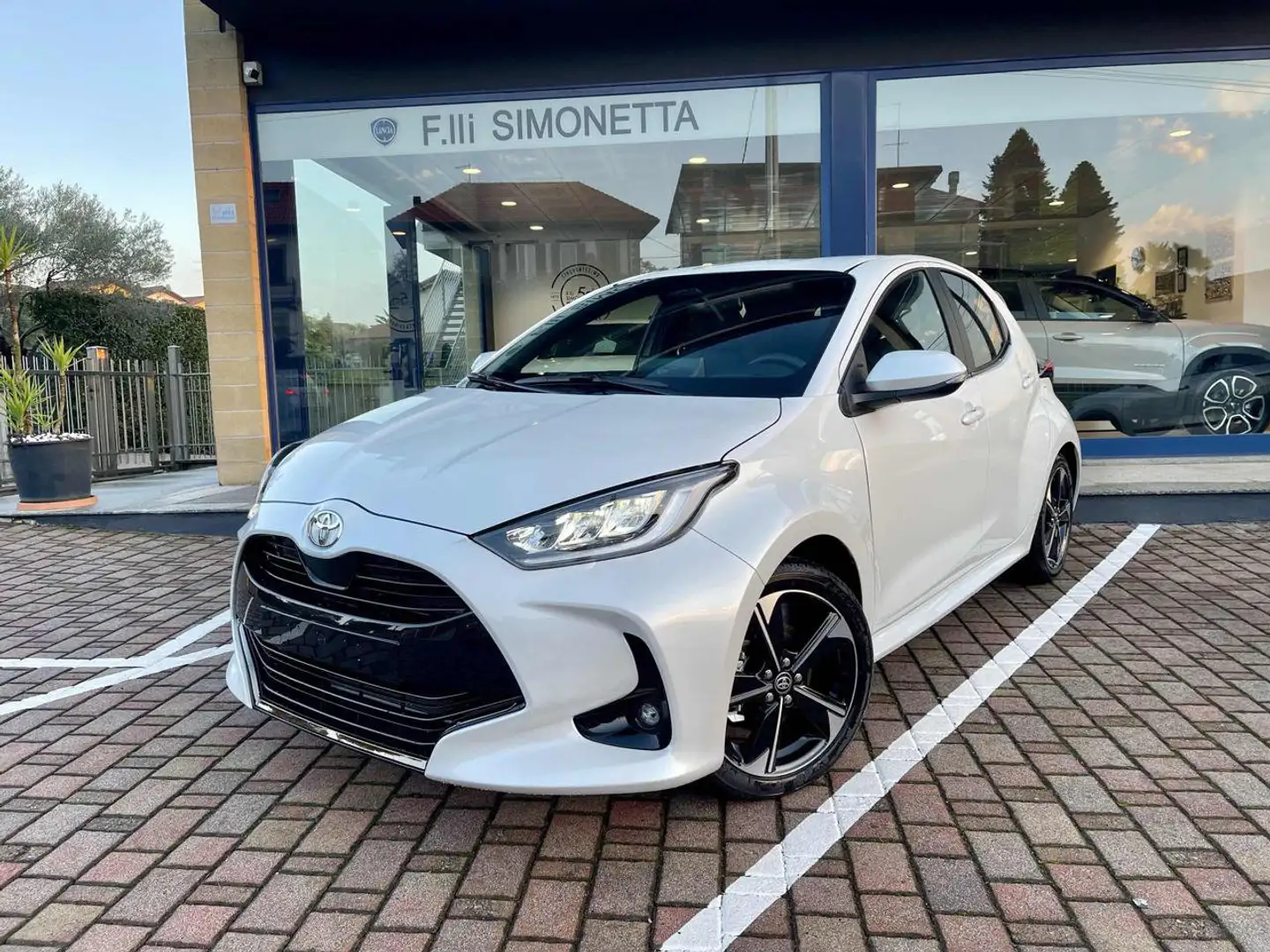 Toyota Yaris 1.5 130 Hybrid 5 porte Lounge - NUOVA Bianco - 1