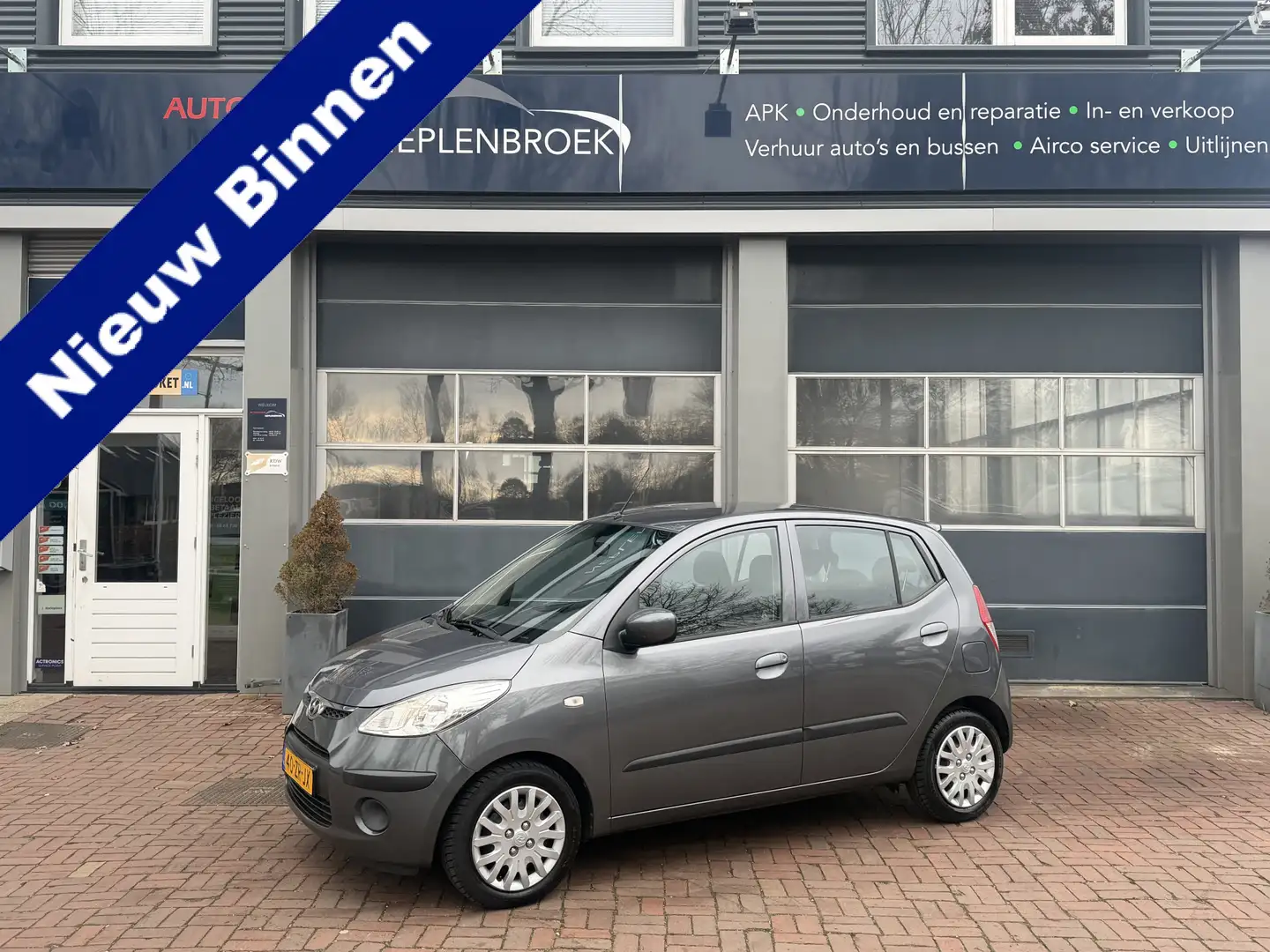 Hyundai i10 1.1 Dynamic Cool Airco,Electr ramen,Cv, Hoge Zit B Grau - 1