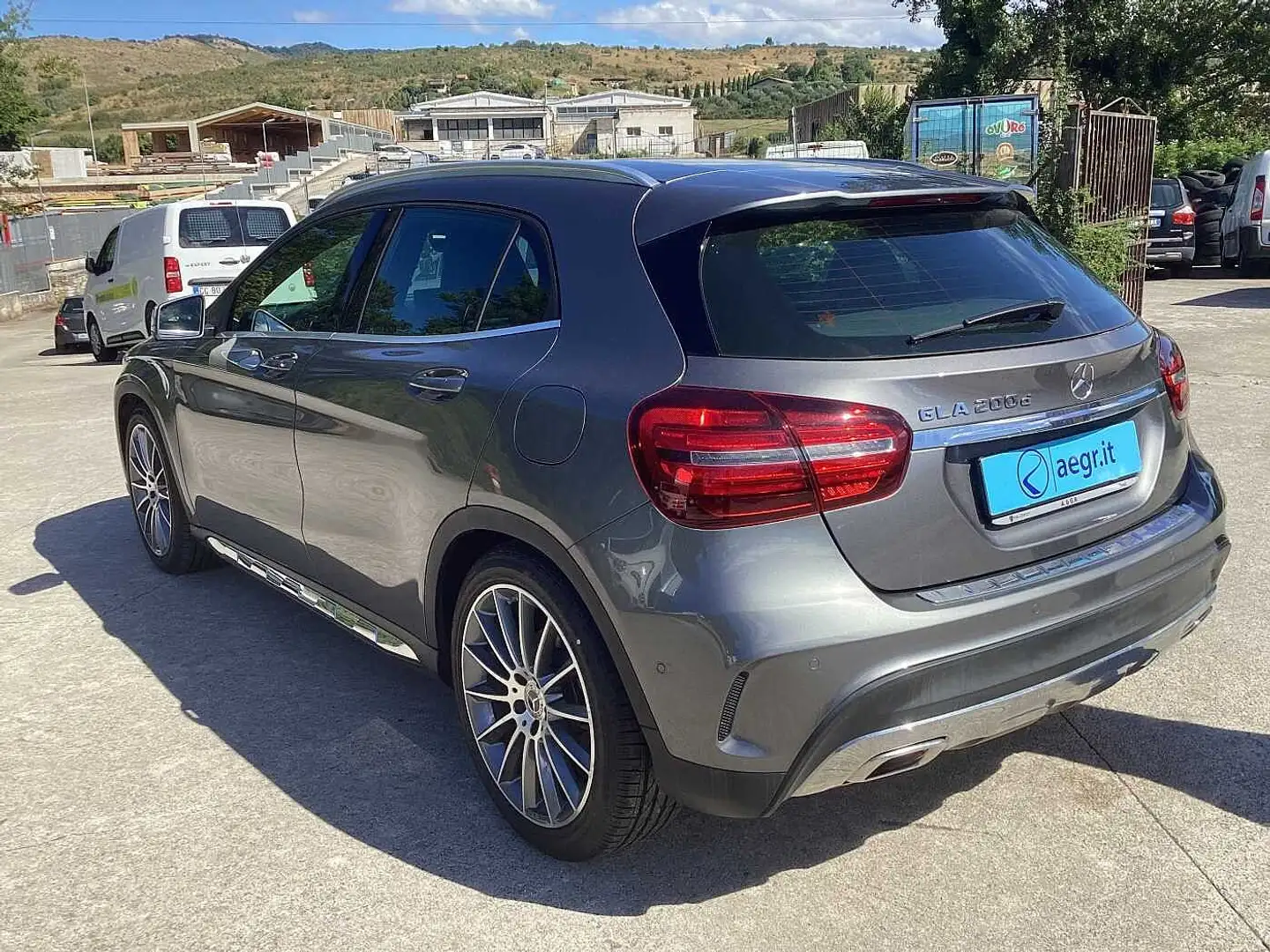 Mercedes-Benz GLA          (X156) 200 d Sport Gris - 2