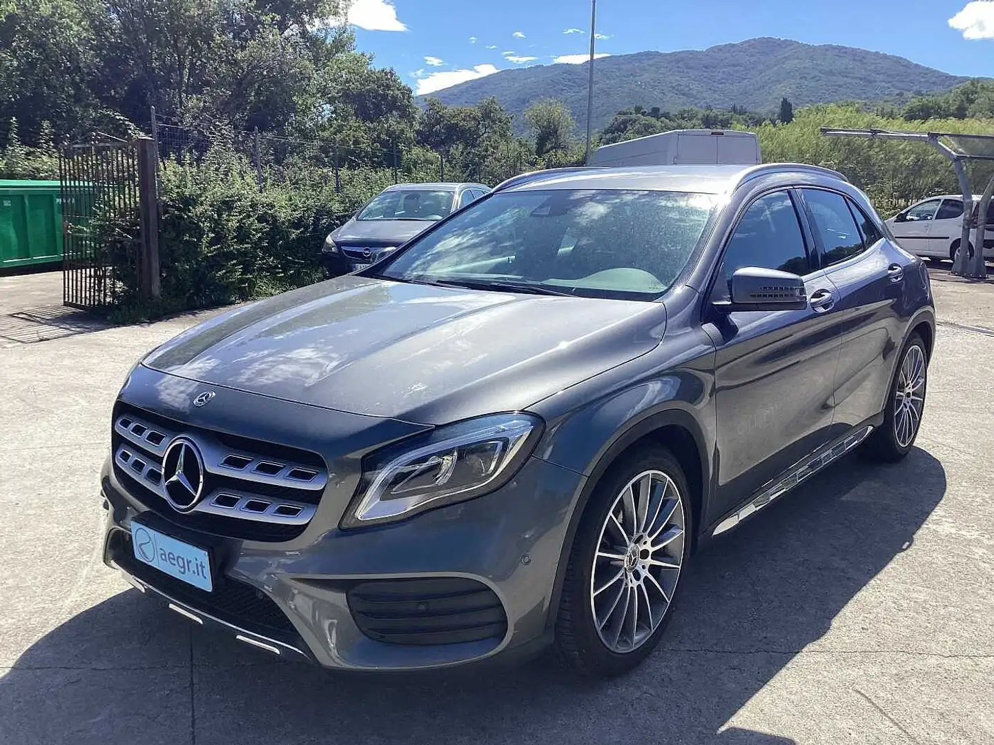 Mercedes-Benz GLA          (X156) 200 d Sport Gris - 1