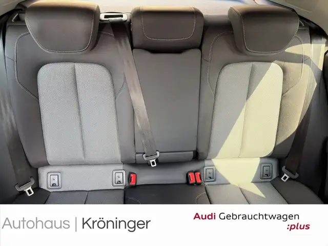 Audi Q2 view 10