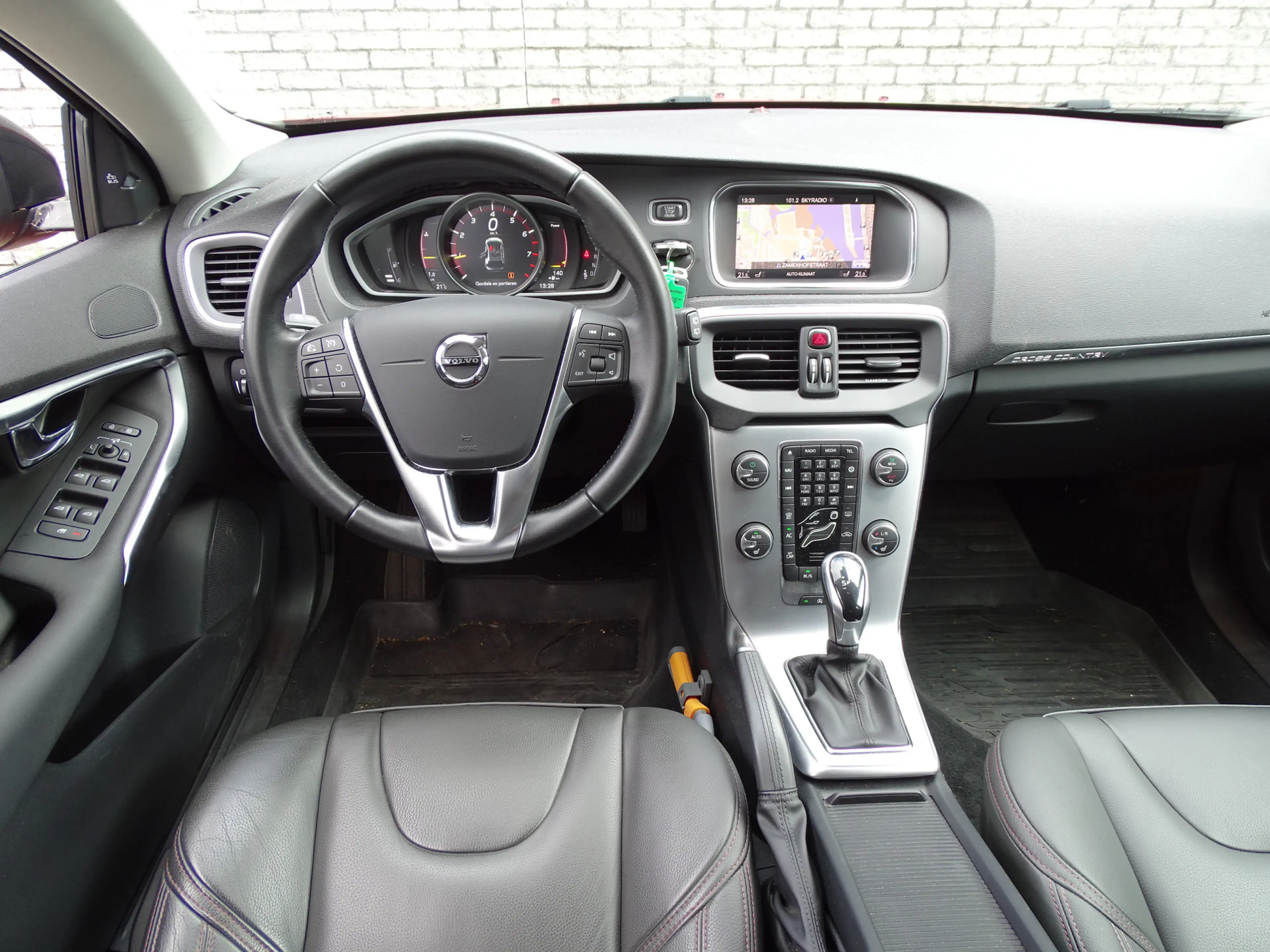 Volvo V40 Cross Country 1.5 T3 Nordic+ | automaat | leder | blis | camera — photo 12