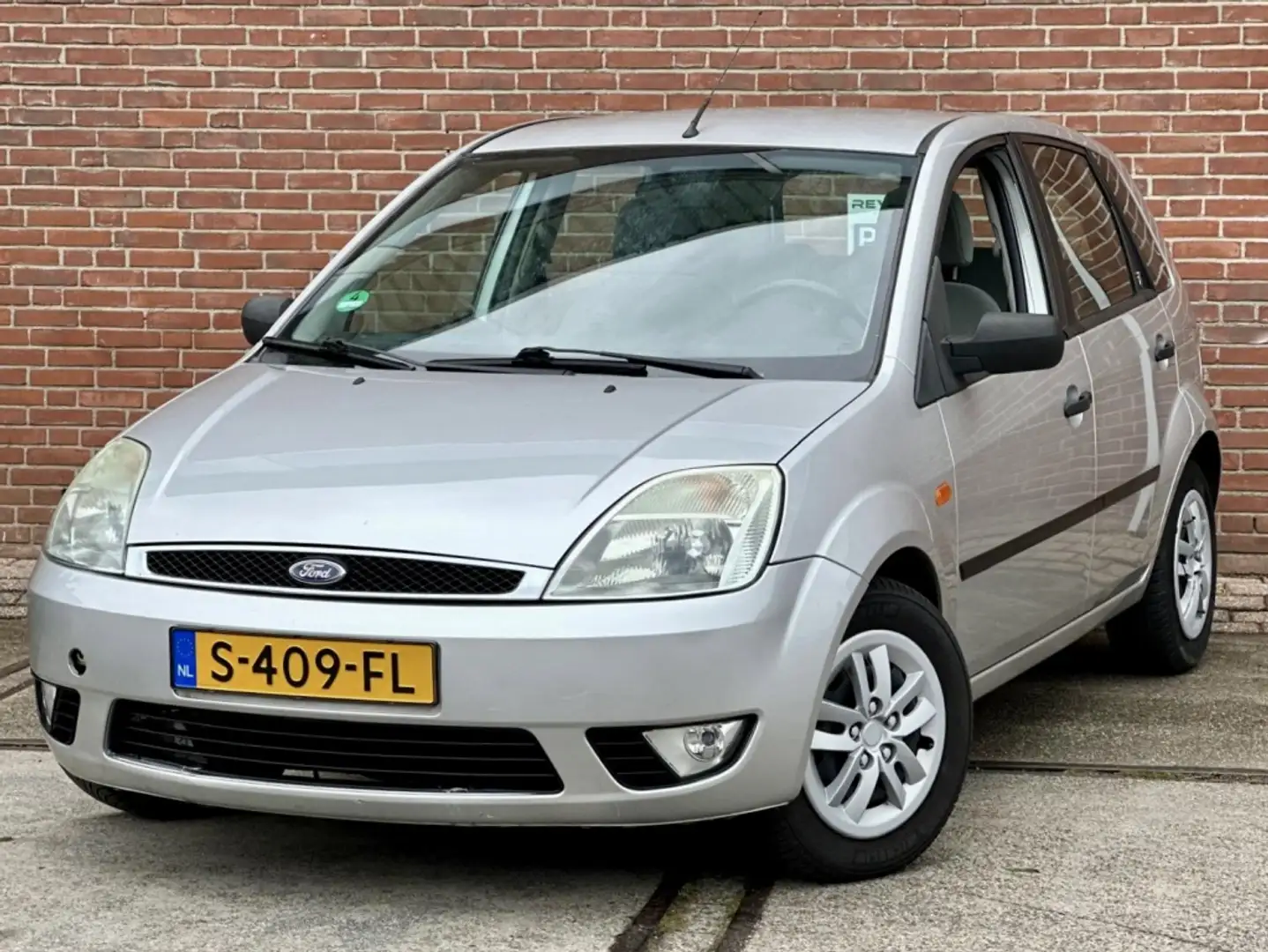Ford Fiesta 1.4-16V Ambiente Сірий - 1