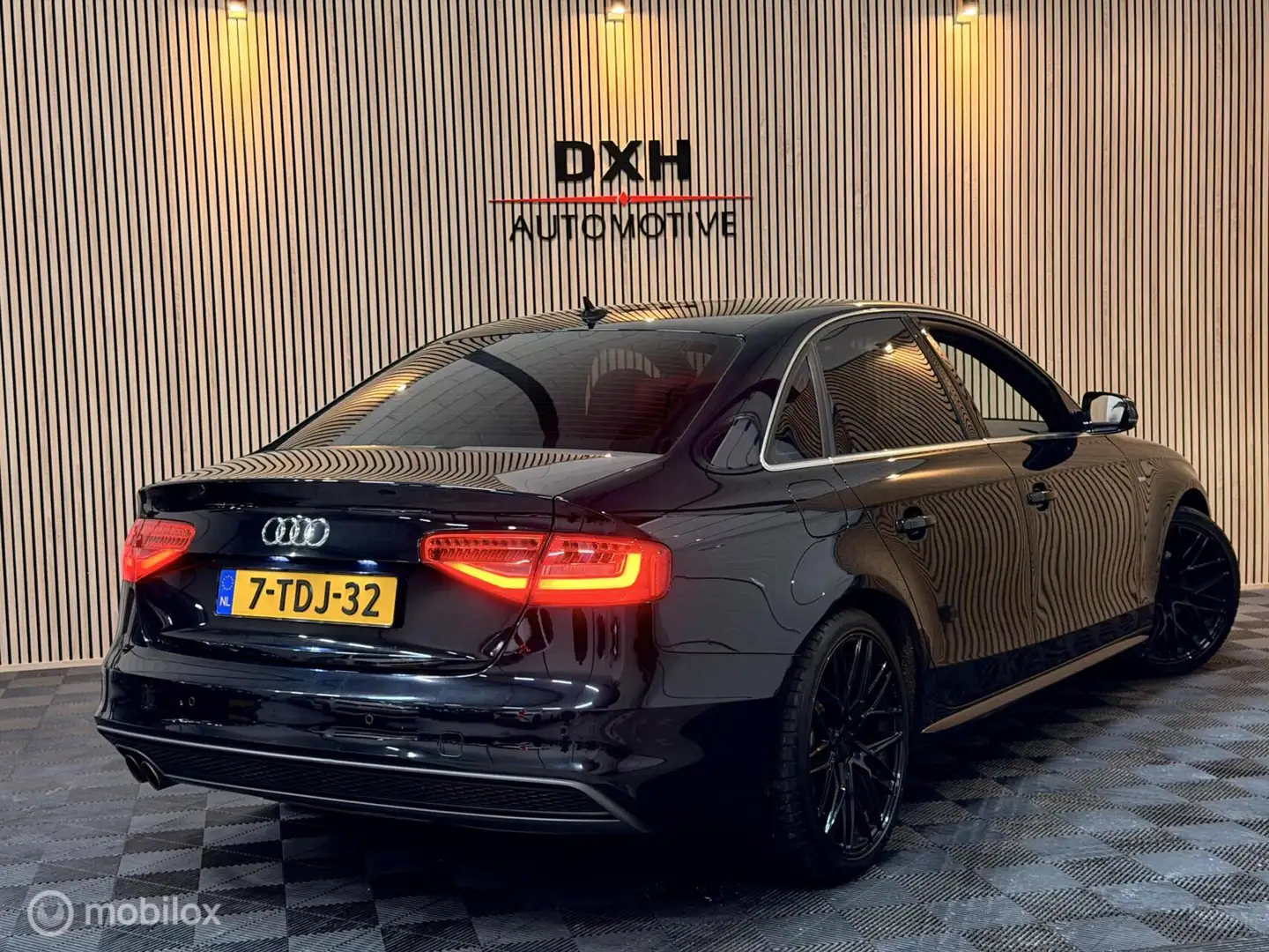 Audi A4 Limousine 1.8 TFSIe S-Line APK-2027 XENON NAV BT P Zwart - 2