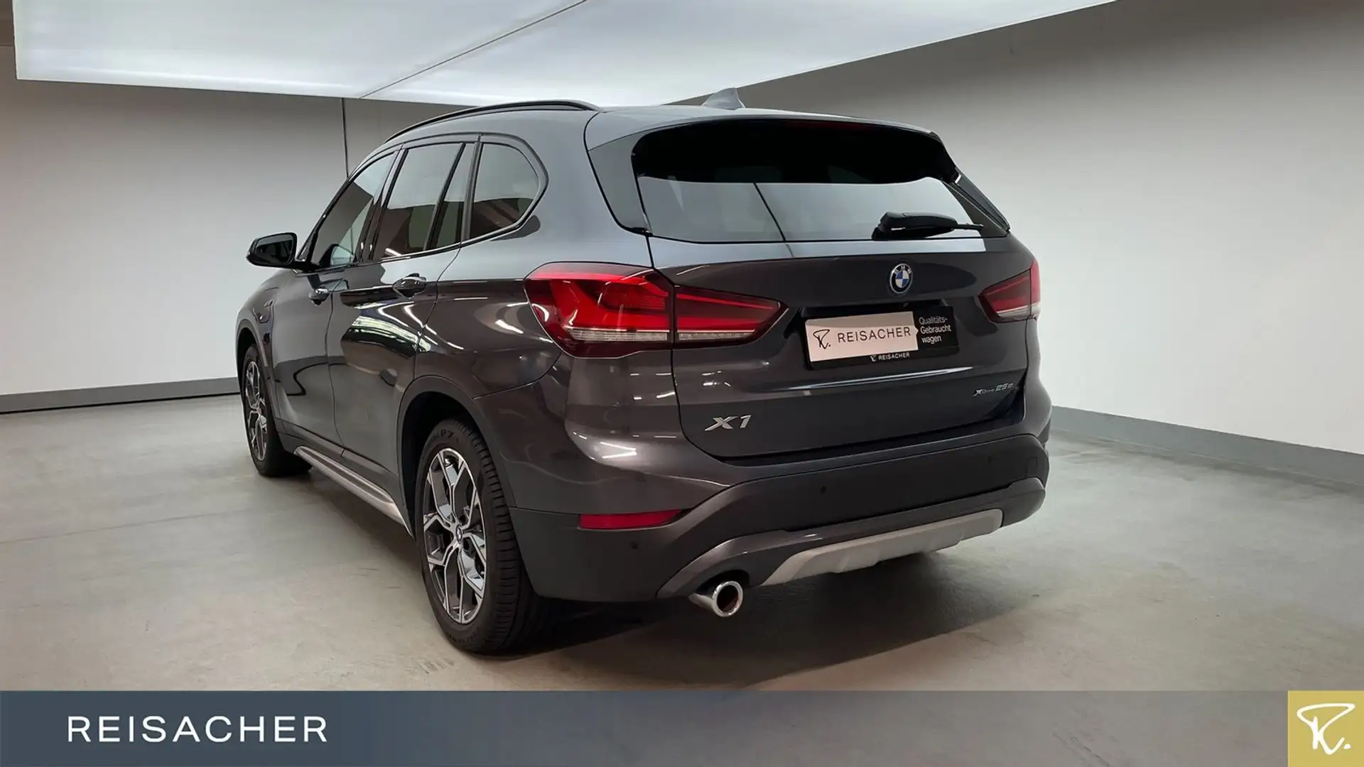 BMW X1 xDrive 25e A  X-Line,AHK,Navi,RFK,LM18" Grau - 2