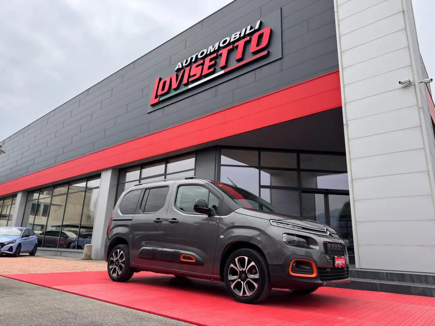 Citroen Berlingo BlueHDi 100 Shine XTR Grijs - 1