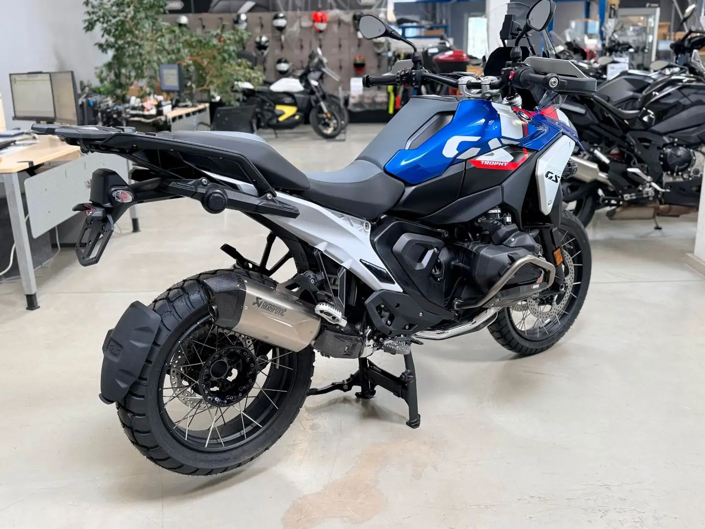 BMW R 1300 GS Style Trophy mit Akra Titan Package Azul - 2