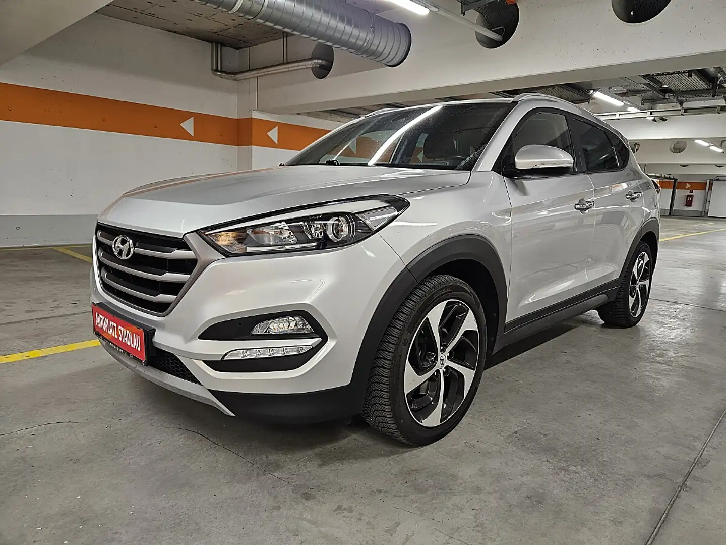 Hyundai TUCSON Tucson 1,7 CRDI Start-Stopp Business Class DCT ... Silber - 1