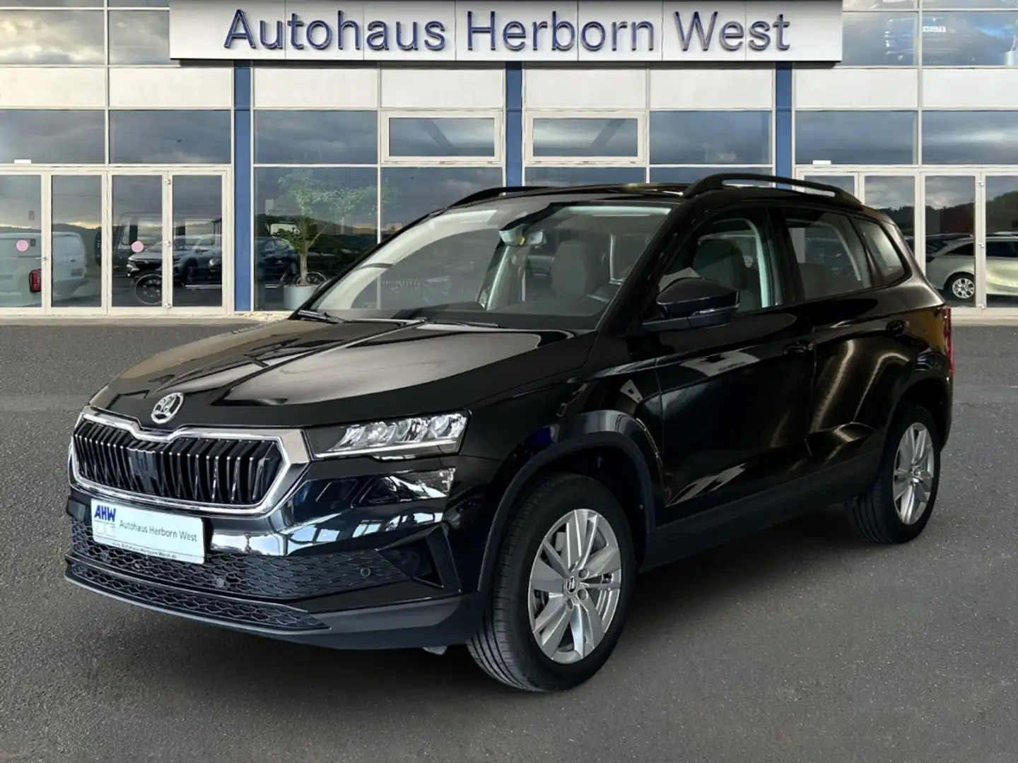 Skoda Karoq 1.5 TSI ACT Selection DSG LED Navi Park und Winter Schwarz - 1