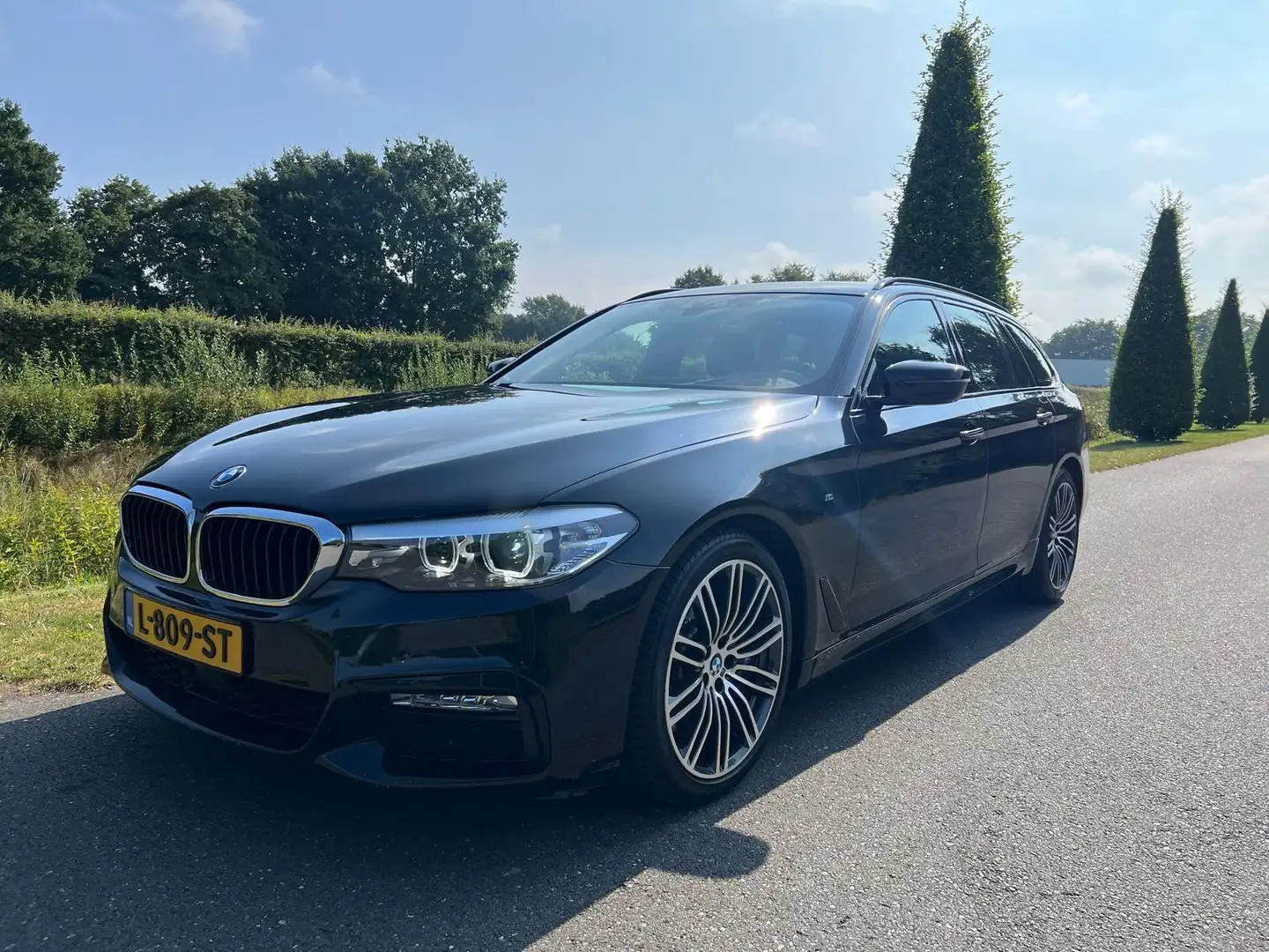 BMW 540 5-serie Touring 540i xDrive High Executive M pakke Zwart - 2