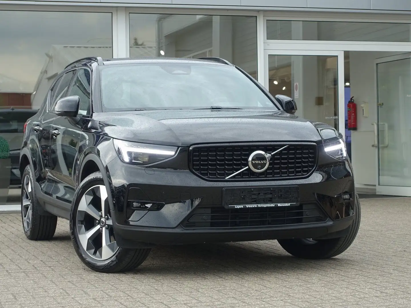 Volvo XC40 B3 Plus Dark/360°Cam/AHK/Memory/BLIS/LED Schwarz - 2