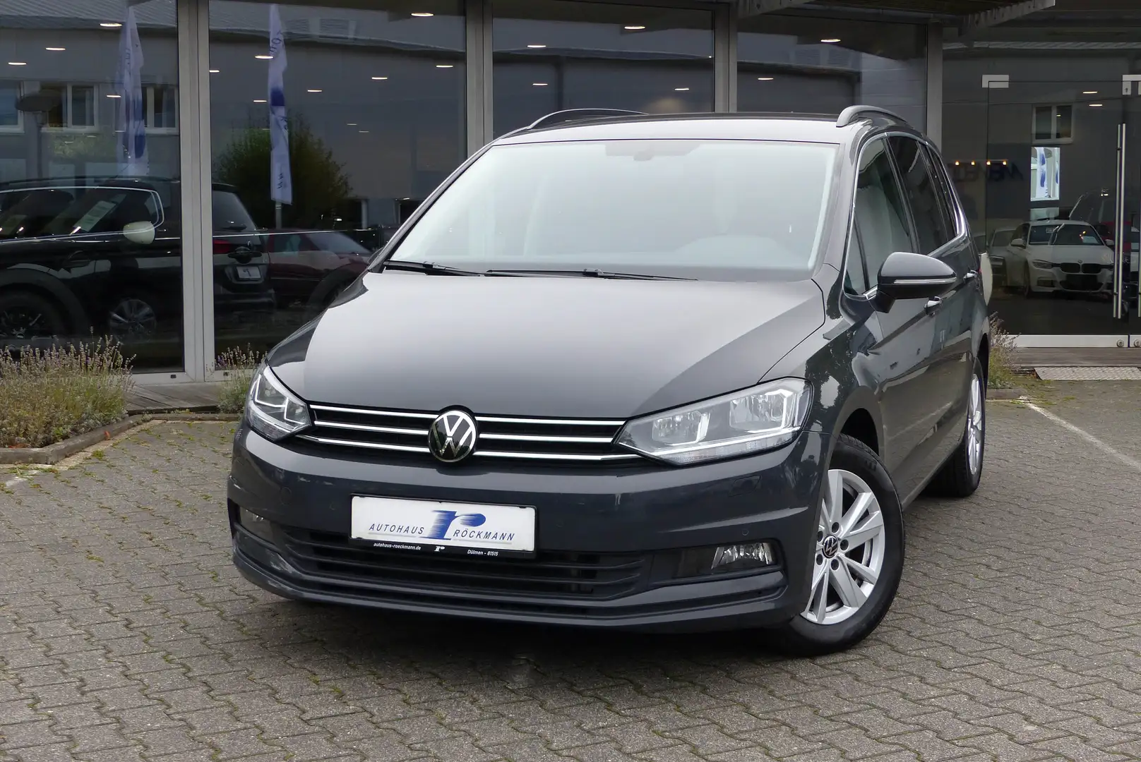 Volkswagen Touran Comfortline Aut. 7Sitzer AHK App PDC Grau - 2