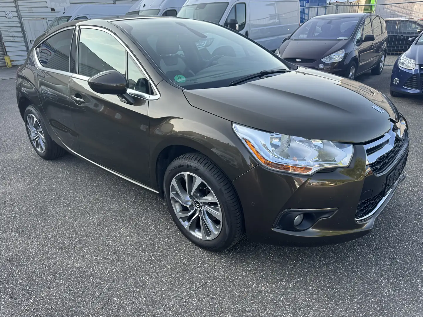 Citroen DS4 SoChic Teilleder Navi. TÜV Neue Braun - 1