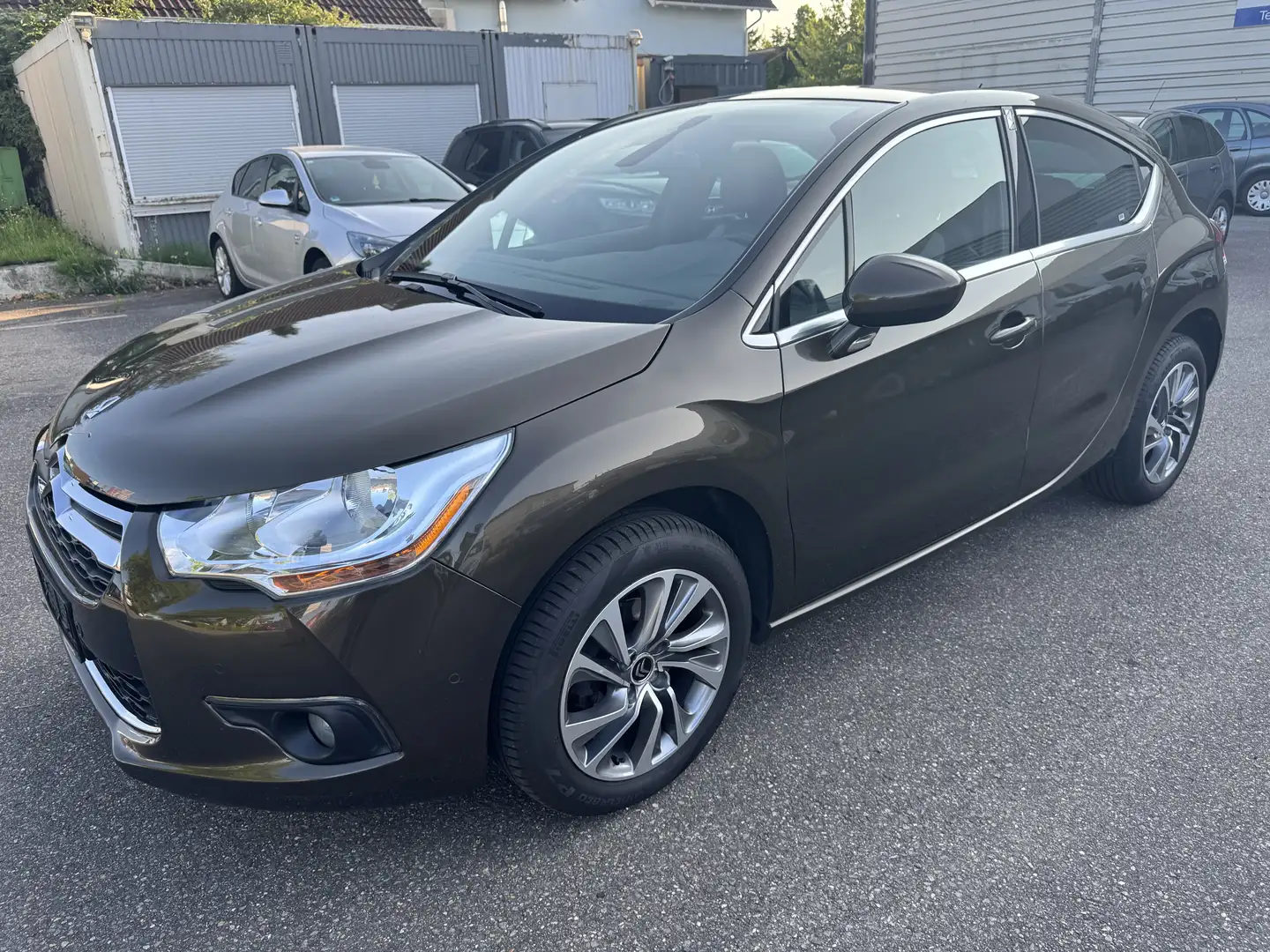 Citroen DS4 SoChic Teilleder Navi. TÜV Neue Braun - 2