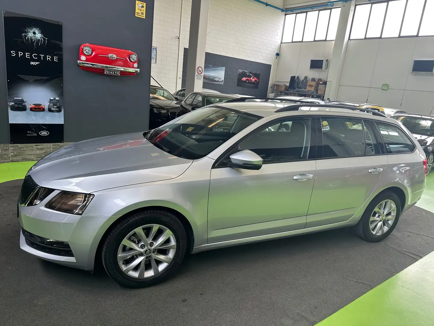 Skoda Octavia Wagon 1.0 tsi Executive 115cv dsg Plateado - 1