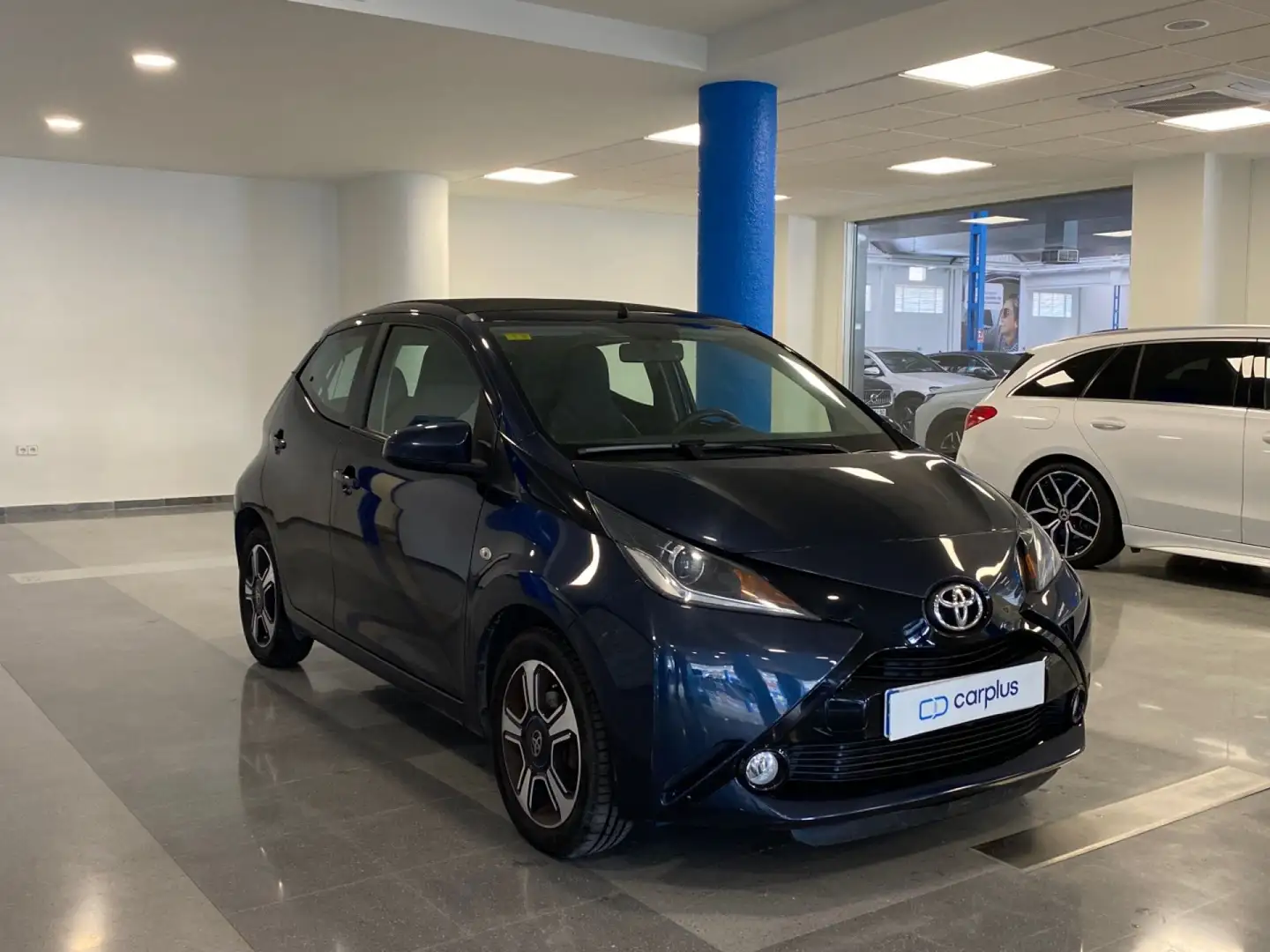 Toyota Aygo 1.0 70 x-sky Negro - 2