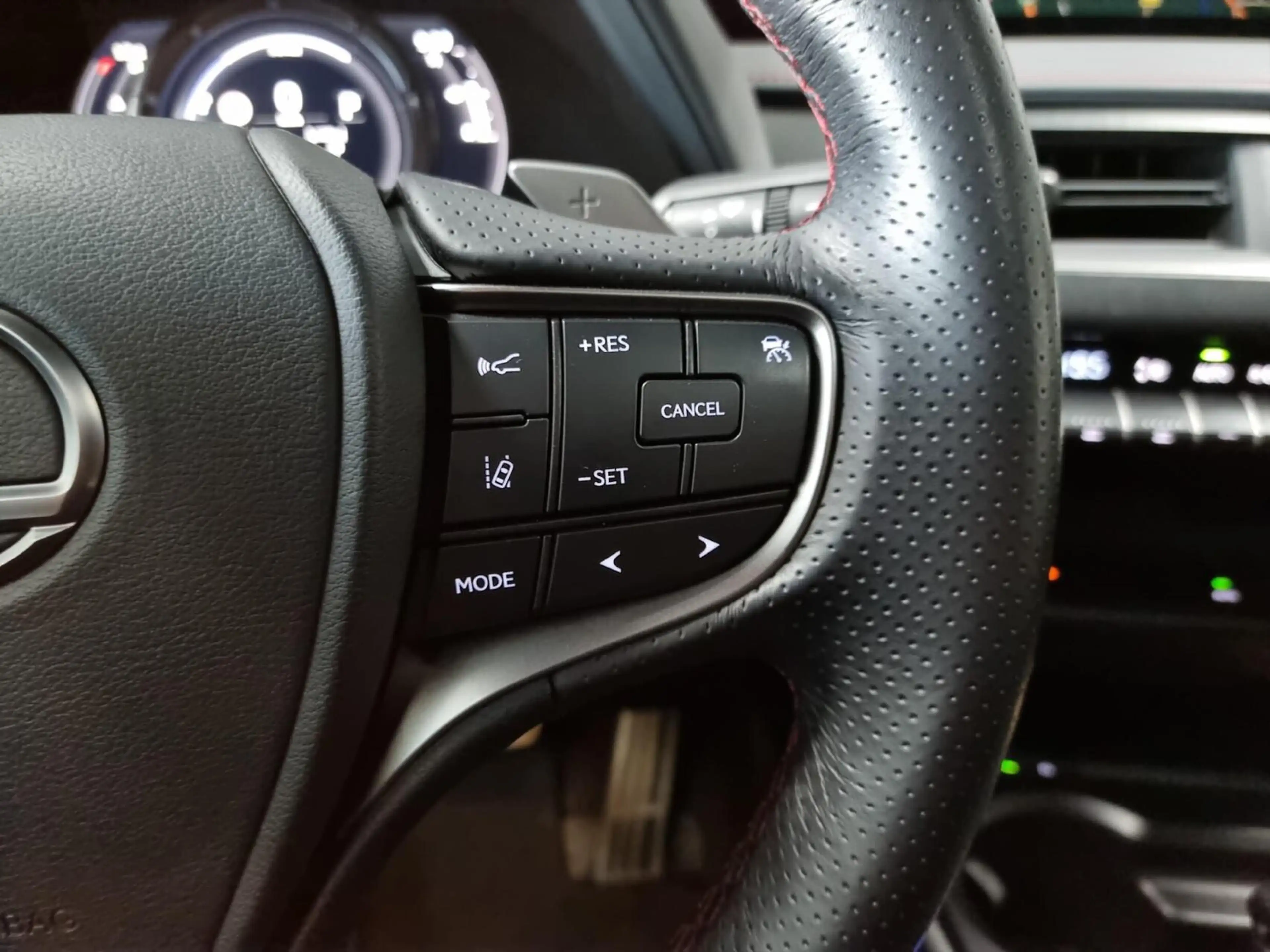 Lexus UX 250h F-Sport / PDC / Schuifdak / Trekhaak — photo 22