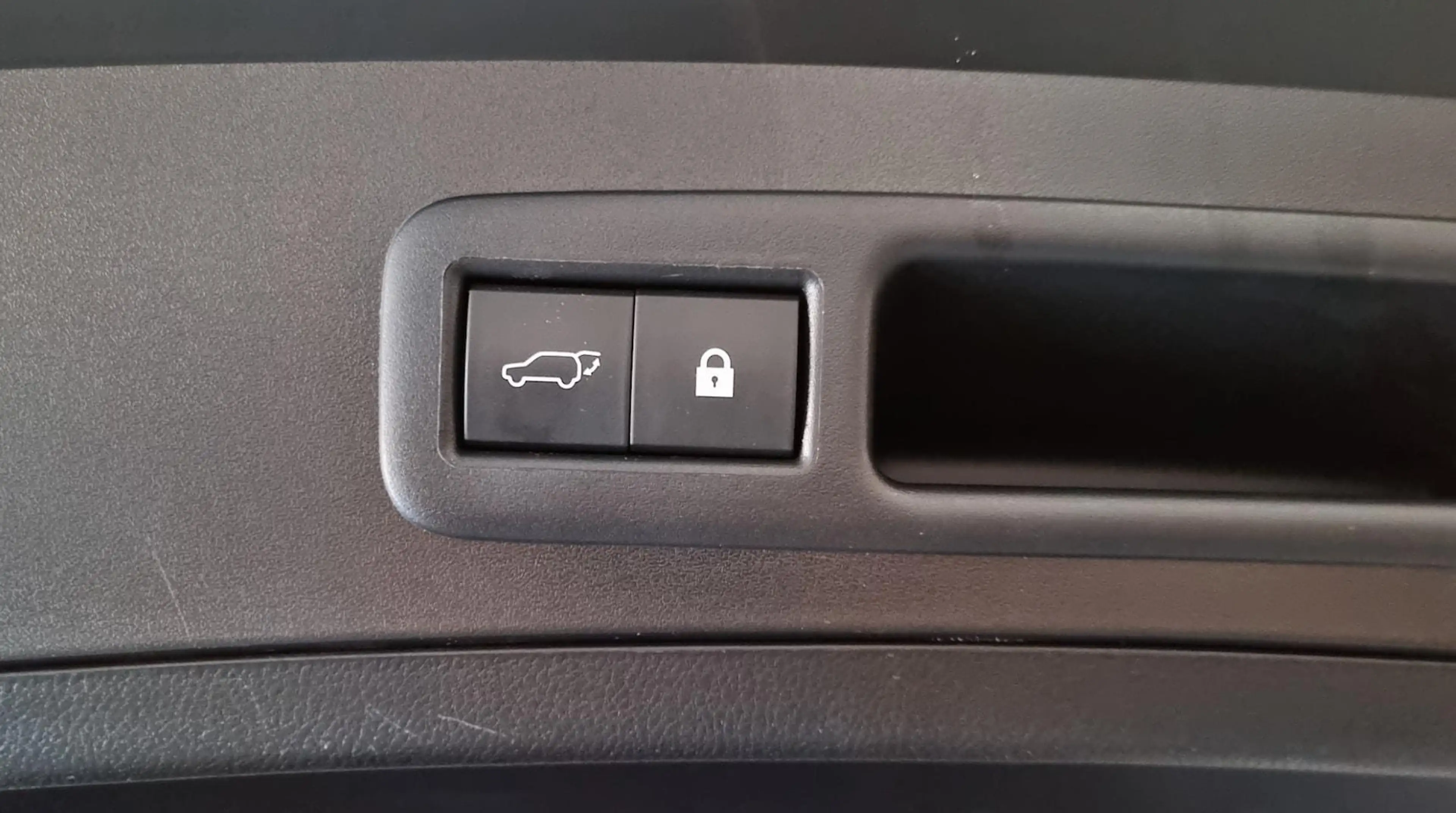 Lexus UX 250h F-Sport / PDC / Schuifdak / Trekhaak — photo 11