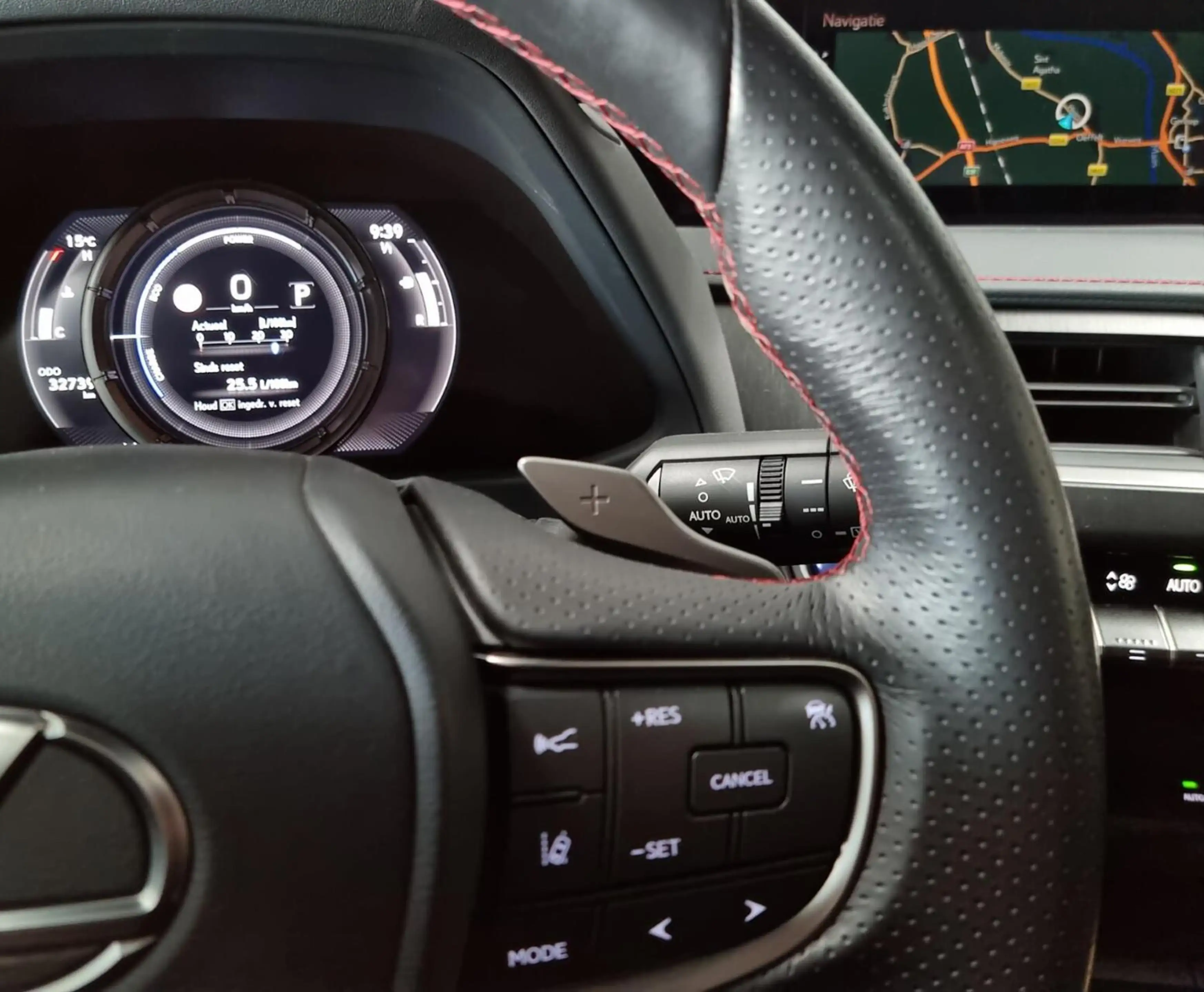 Lexus UX 250h F-Sport / PDC / Schuifdak / Trekhaak — photo 23