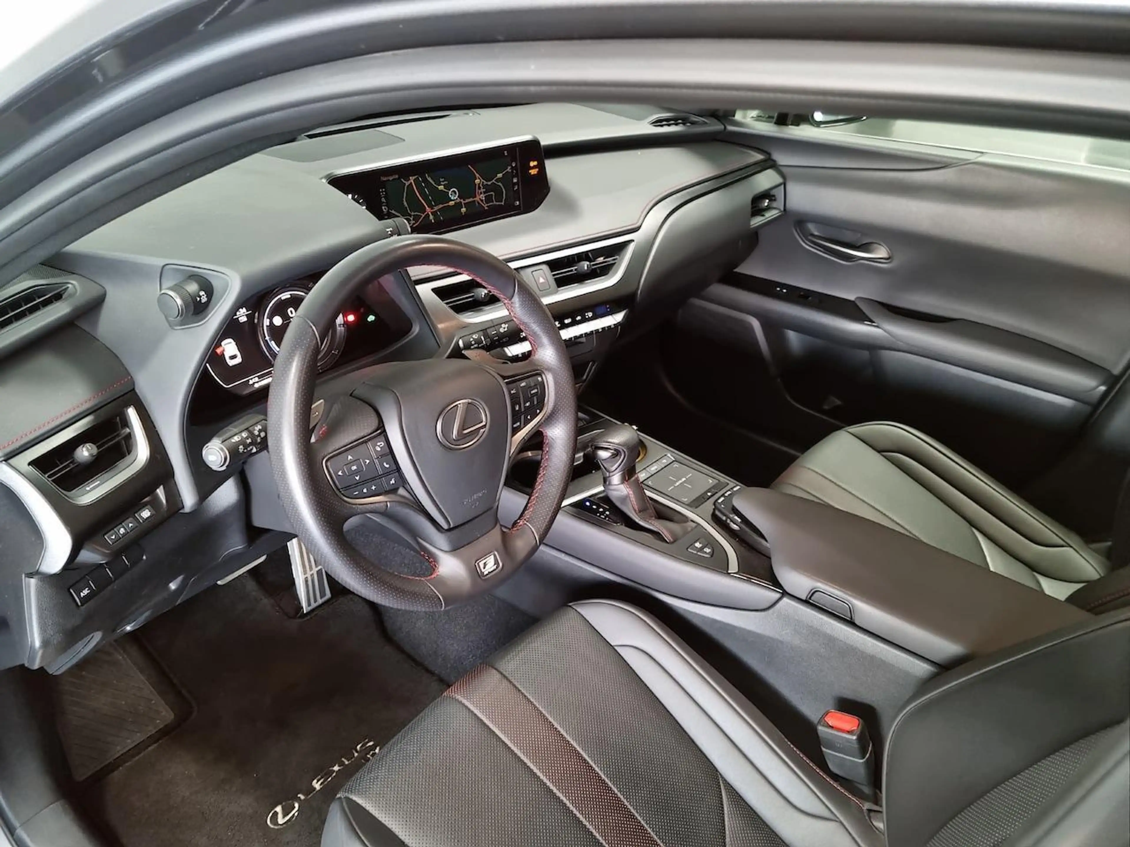 Lexus UX 250h F-Sport / PDC / Schuifdak / Trekhaak — photo 14