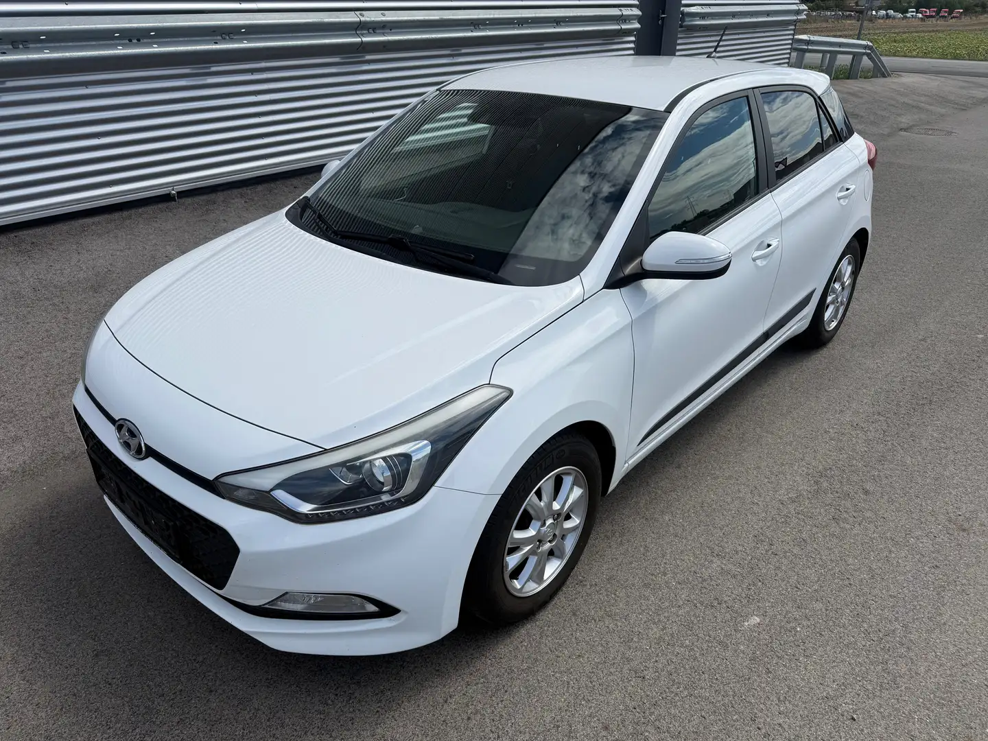 Hyundai i20 1,25 Go ID:35 Weiß - 1