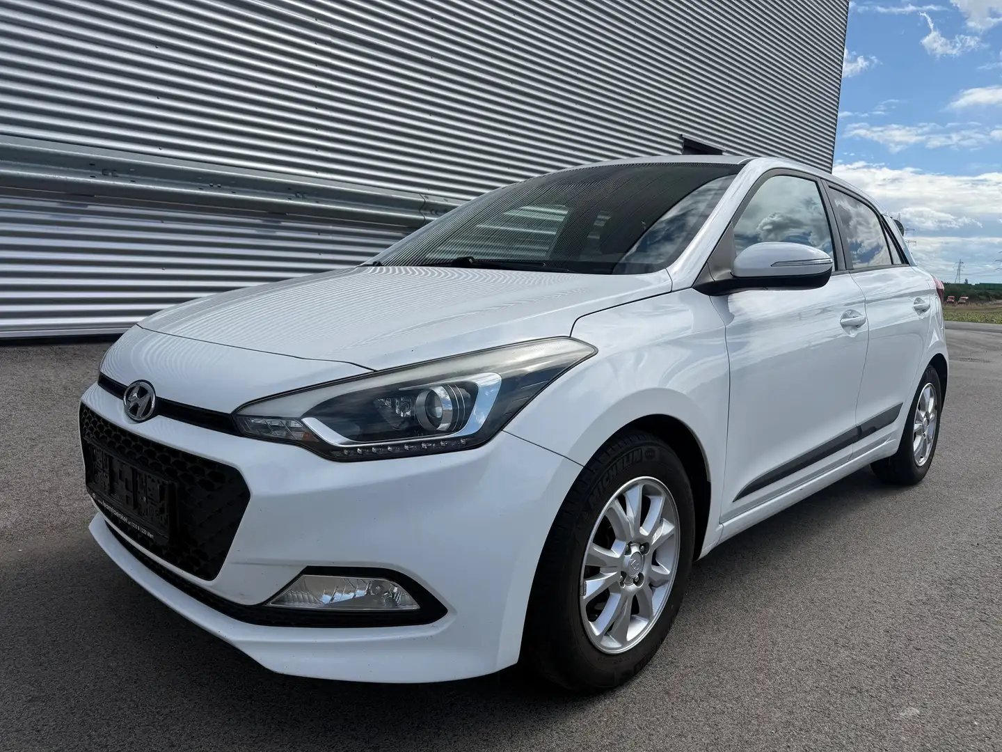 Hyundai i20 1,25 Go ID:35 Weiß - 2