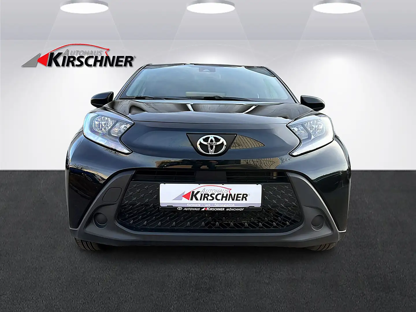 Toyota Aygo X 1,0 VVT-i Play Schwarz - 2