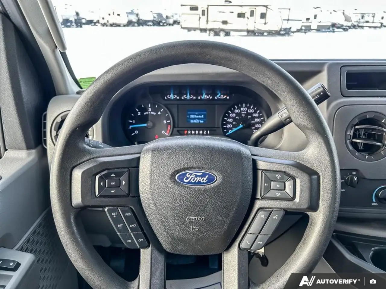 Ford E-Series Cutaway снимка Ford E-Series Cutaway