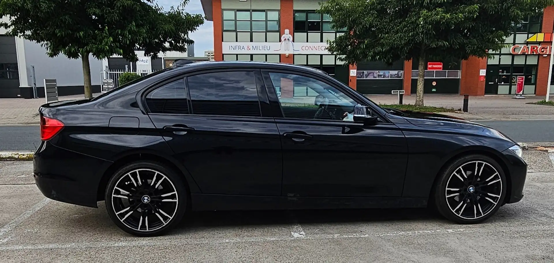 BMW 320 320 320d EDE Executive kleur: zwart fantoom parell Zwart - 2