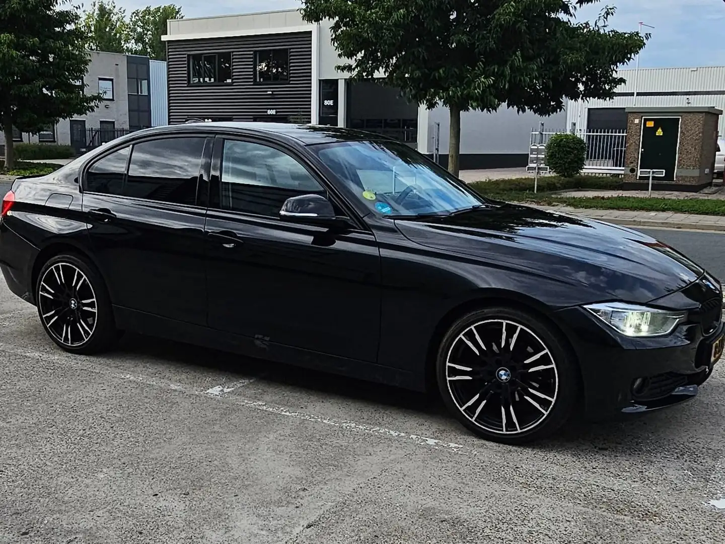 BMW 320 320 320d EDE Executive kleur: zwart fantoom parell Zwart - 1