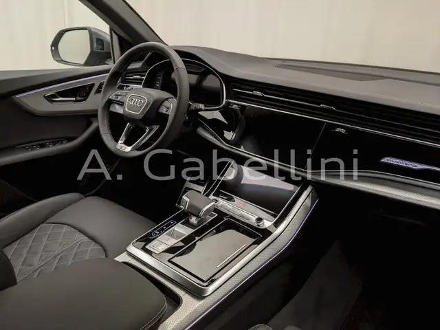 Audi Q8 view 6