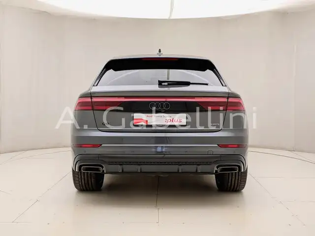 Audi Q8 view 5