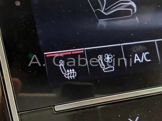 Audi Q8 view 21