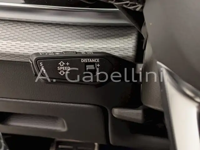 Audi Q8 view 13