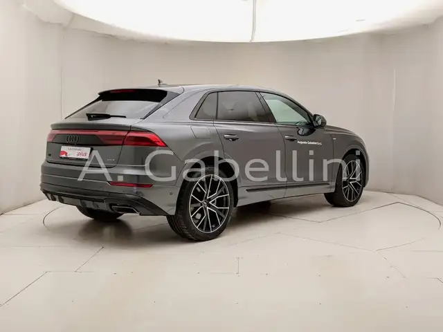 Audi Q8 view 4
