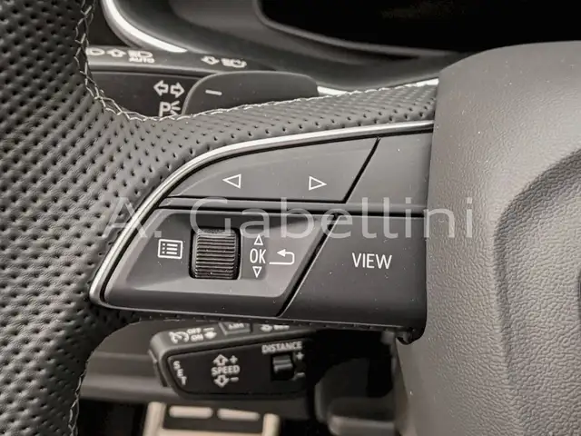 Audi Q8 view 14