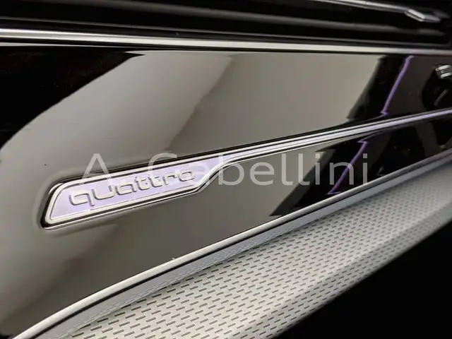 Audi Q8 view 16