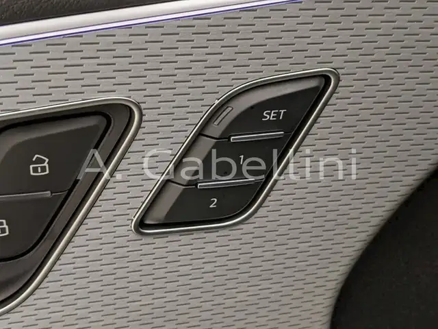Audi Q8 view 12