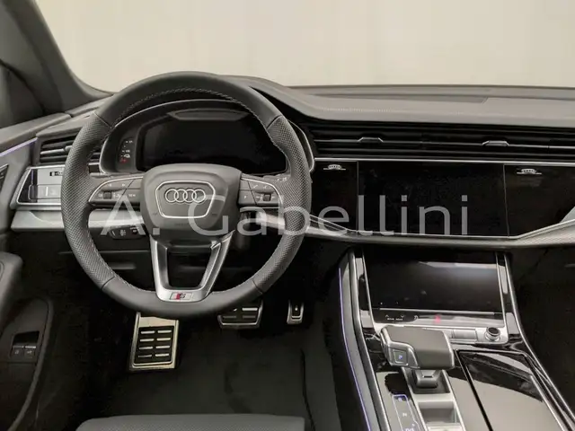 Audi Q8 view 7