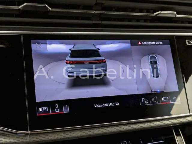 Audi Q8 view 22