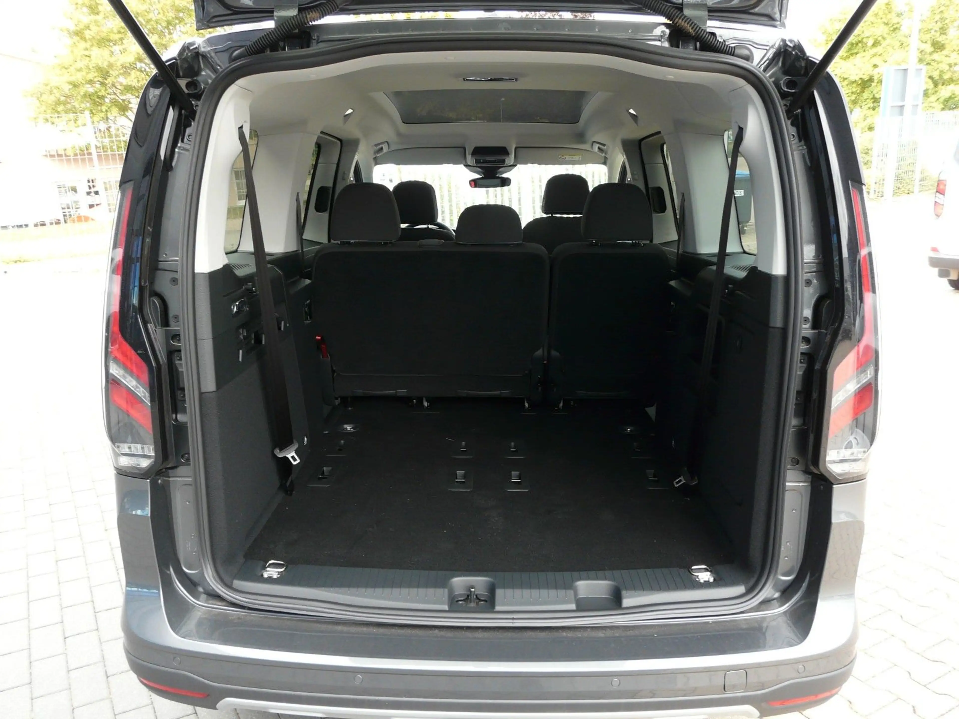 Ford Tourneo Connect Grand Tourneo Connect Active *Standheizung* — photo 11