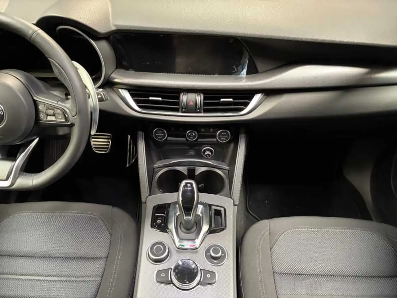 Alfa Romeo Stelvio 2025 — фото 12