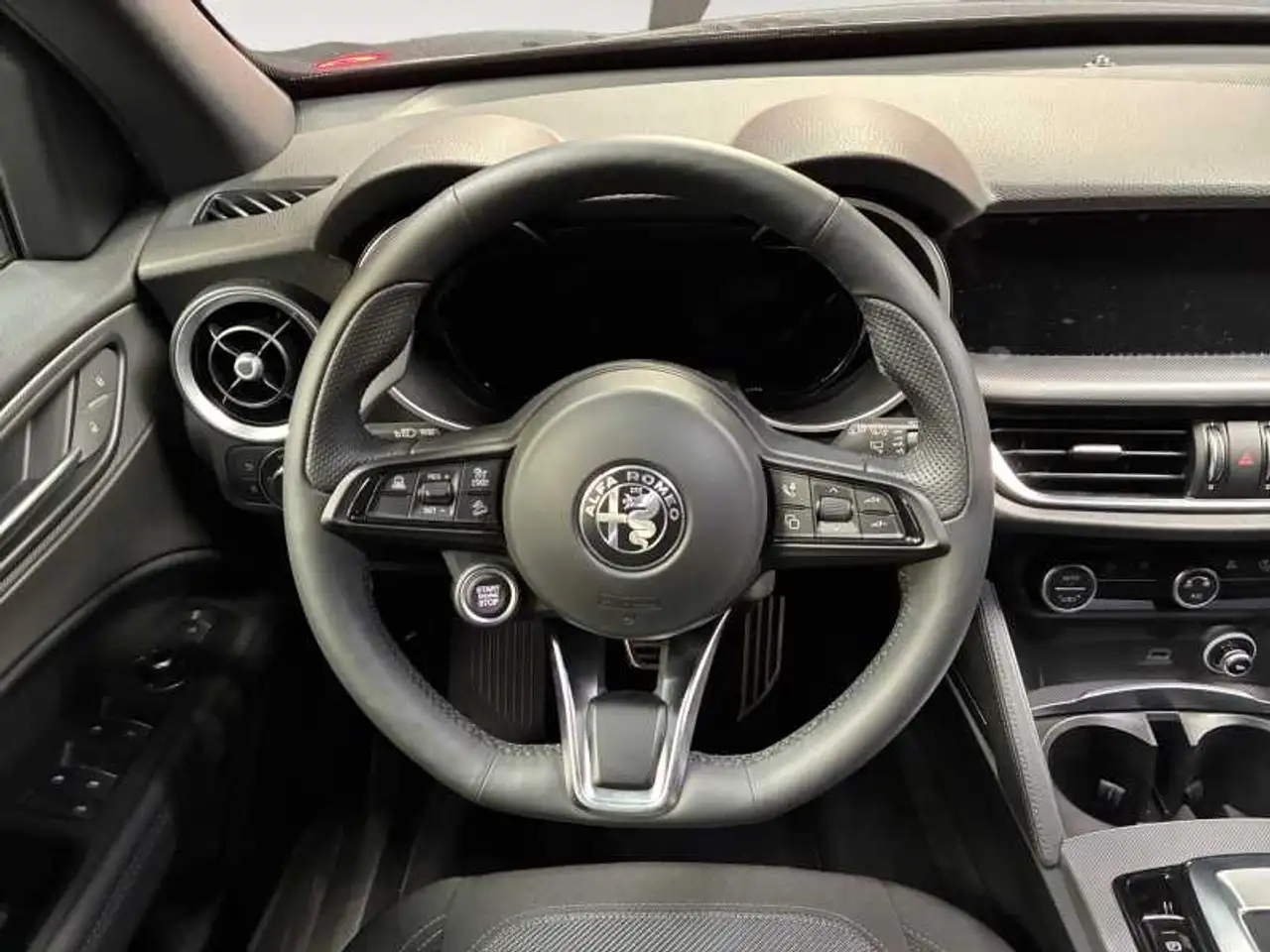 Alfa Romeo Stelvio 2025 — фото 13