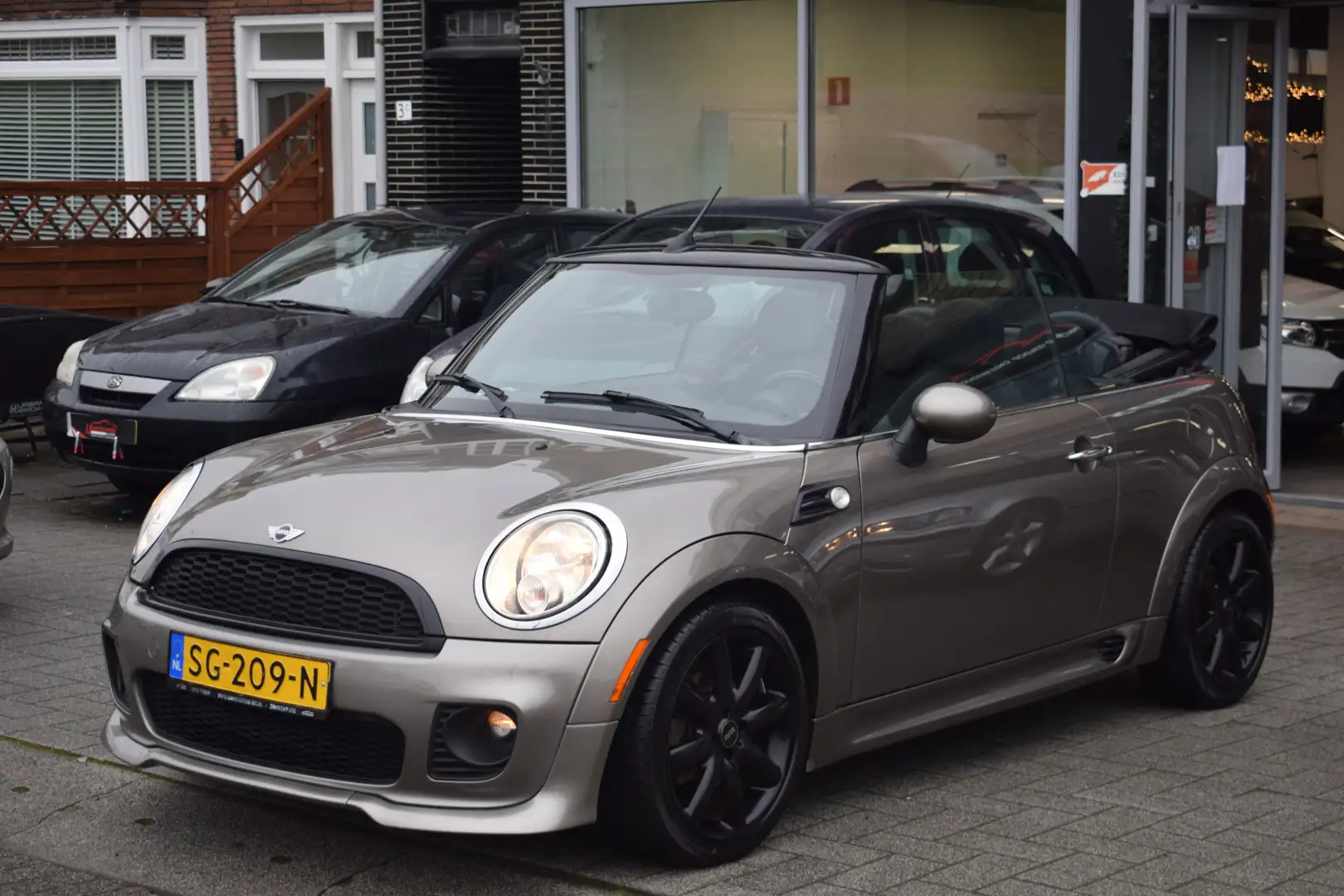 MINI John Cooper Works Cabrio Mini 1.6 Uitvoering Airco PDC Apple Carplay Grau - 2