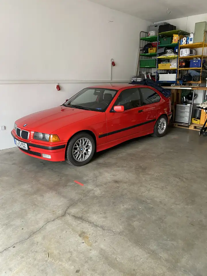 BMW 323
