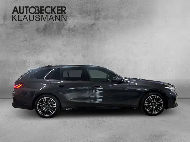BMW 5 Series view 4