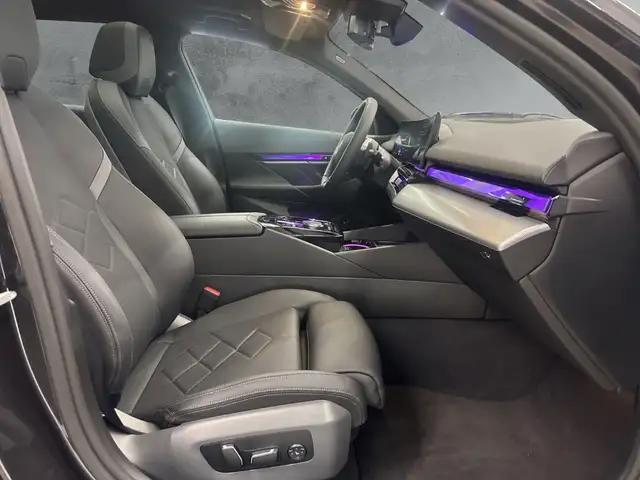 BMW 5 Series view 11