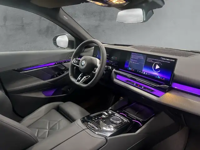 BMW 5 Series view 12
